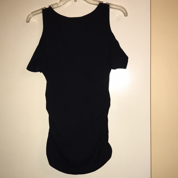 OFF THE SHOULDERS SASSY TOP (NEW WITH TAGS)! - Picture 3 of 9